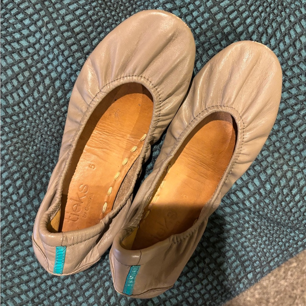 Tieks — Taupe